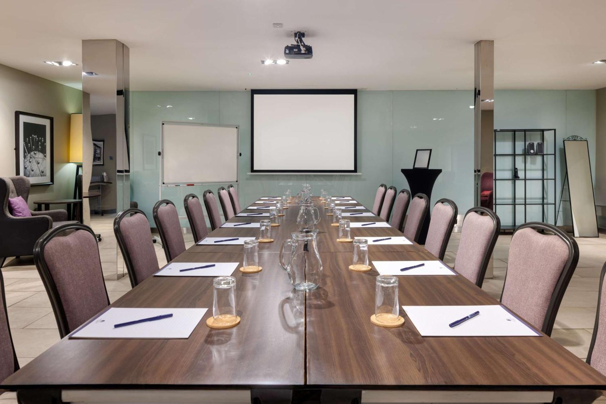 Doubletree By Hilton Edinburgh City Centre Екстериор снимка