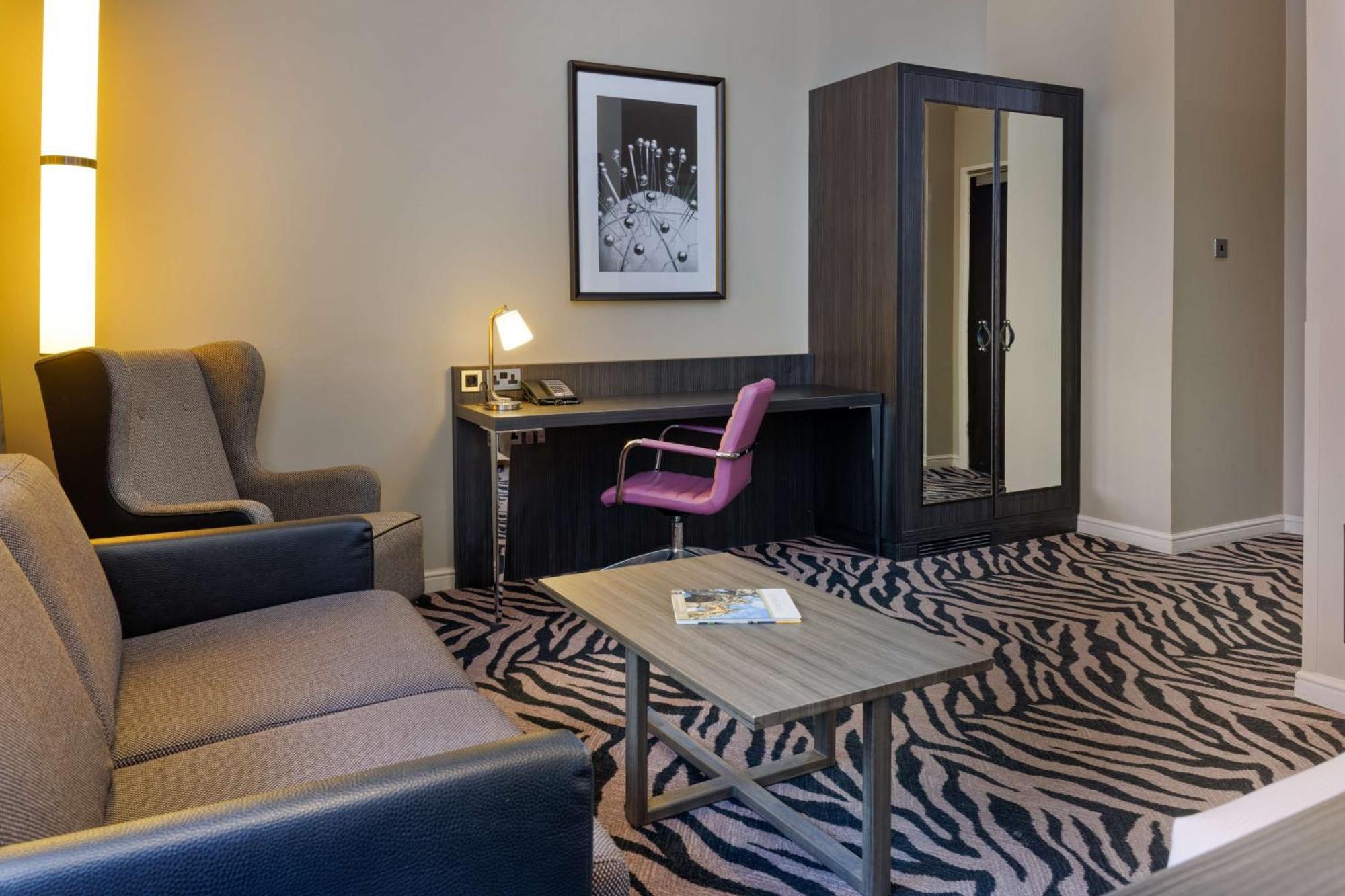 Doubletree By Hilton Edinburgh City Centre Екстериор снимка