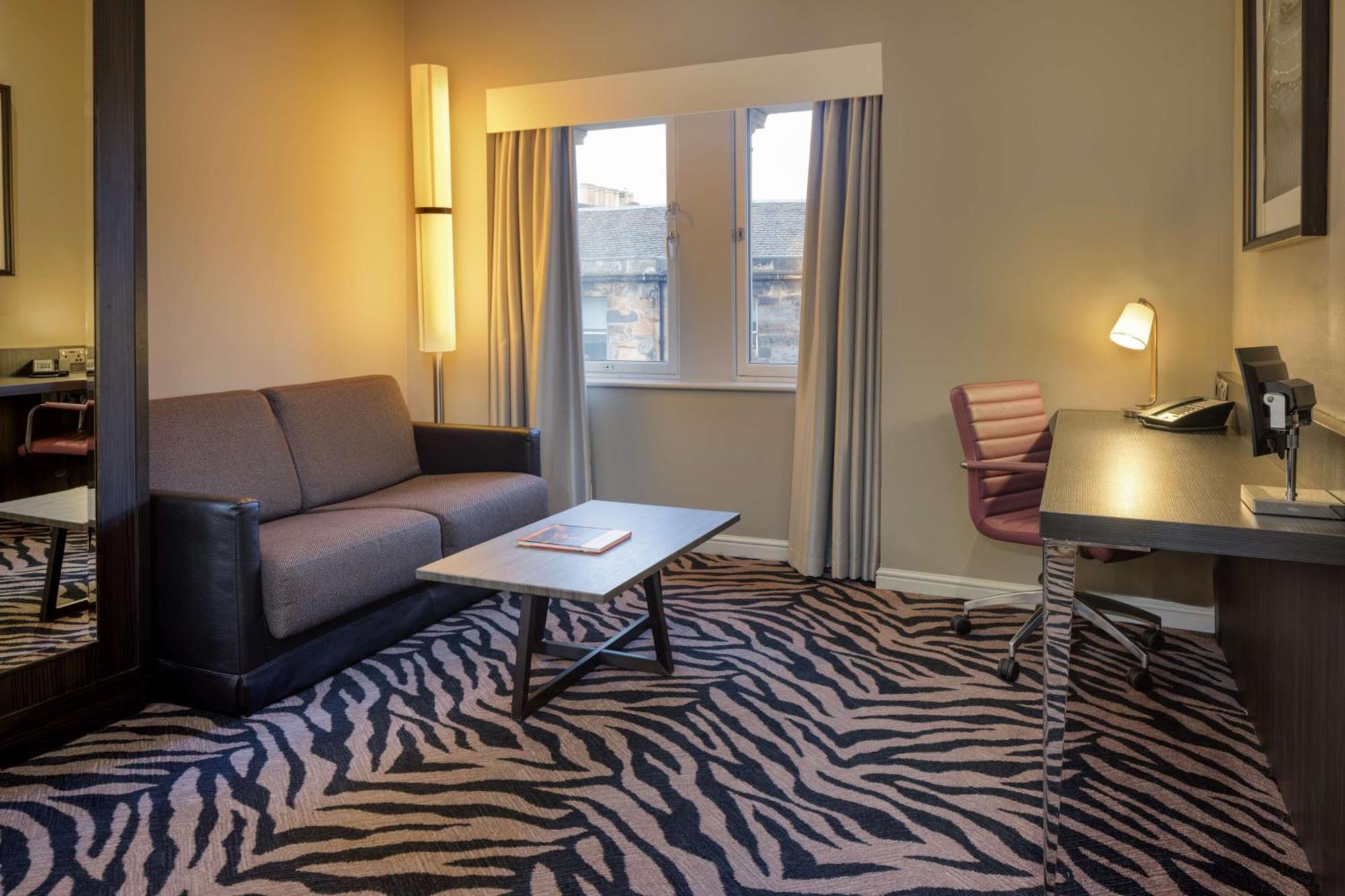 Doubletree By Hilton Edinburgh City Centre Екстериор снимка