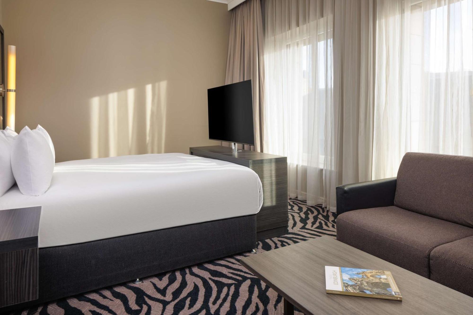 Doubletree By Hilton Edinburgh City Centre Екстериор снимка